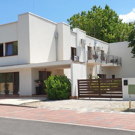 Garden Club Panzio Bed & Breakfast Balatonmáriafürdő Eksteriør bilde