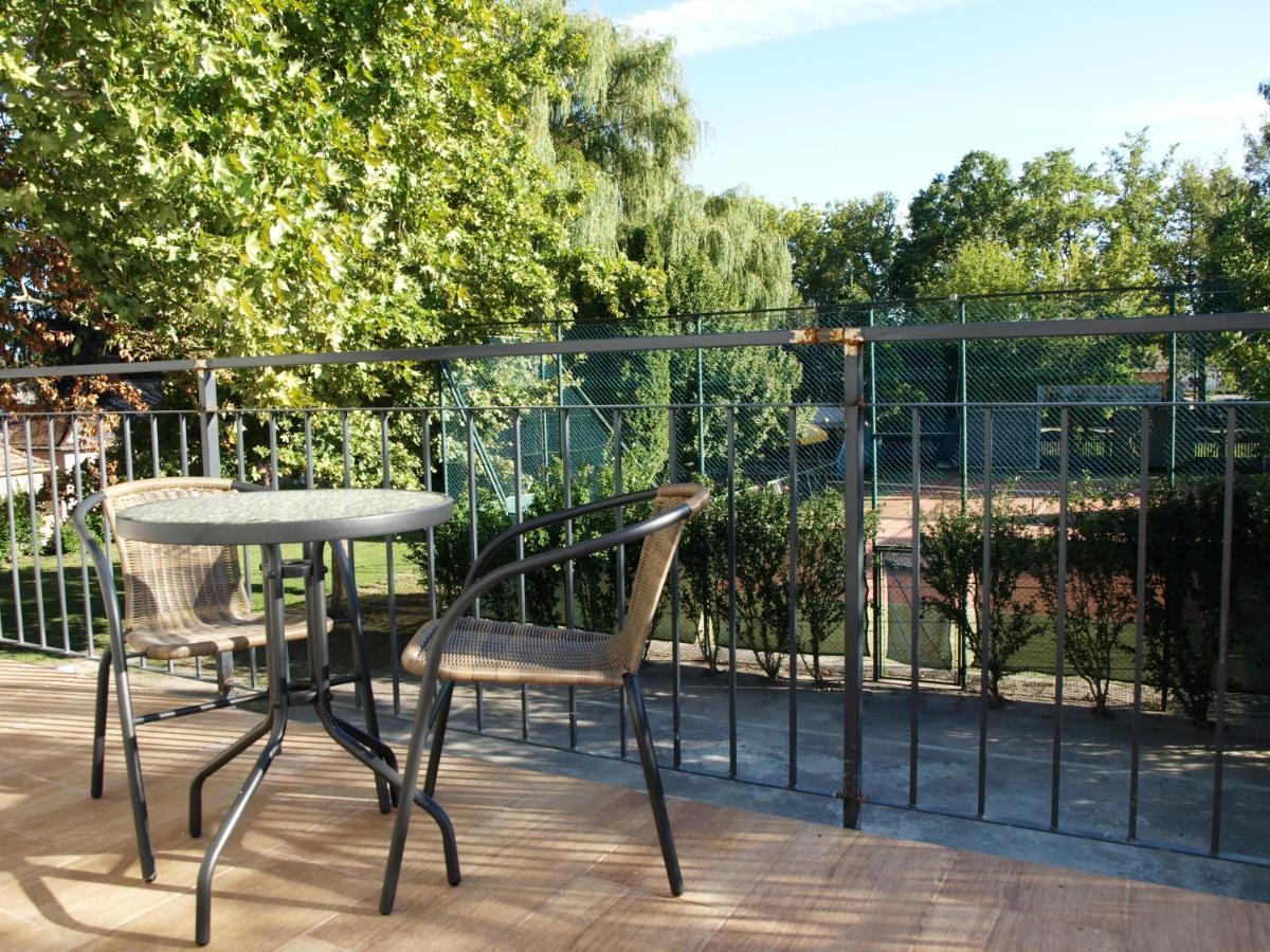Garden Club Panzio Bed & Breakfast Balatonmáriafürdő Eksteriør bilde