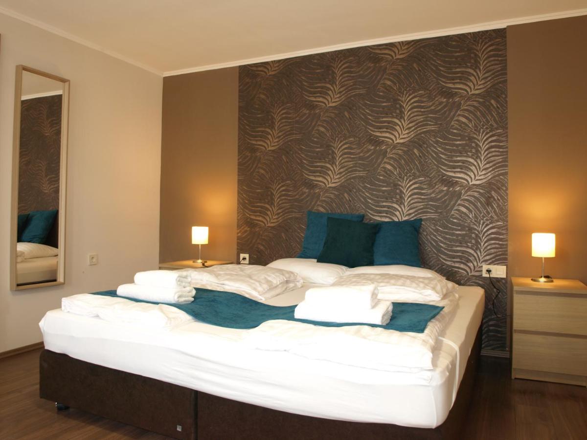 Garden Club Panzio Bed & Breakfast Balatonmáriafürdő Eksteriør bilde