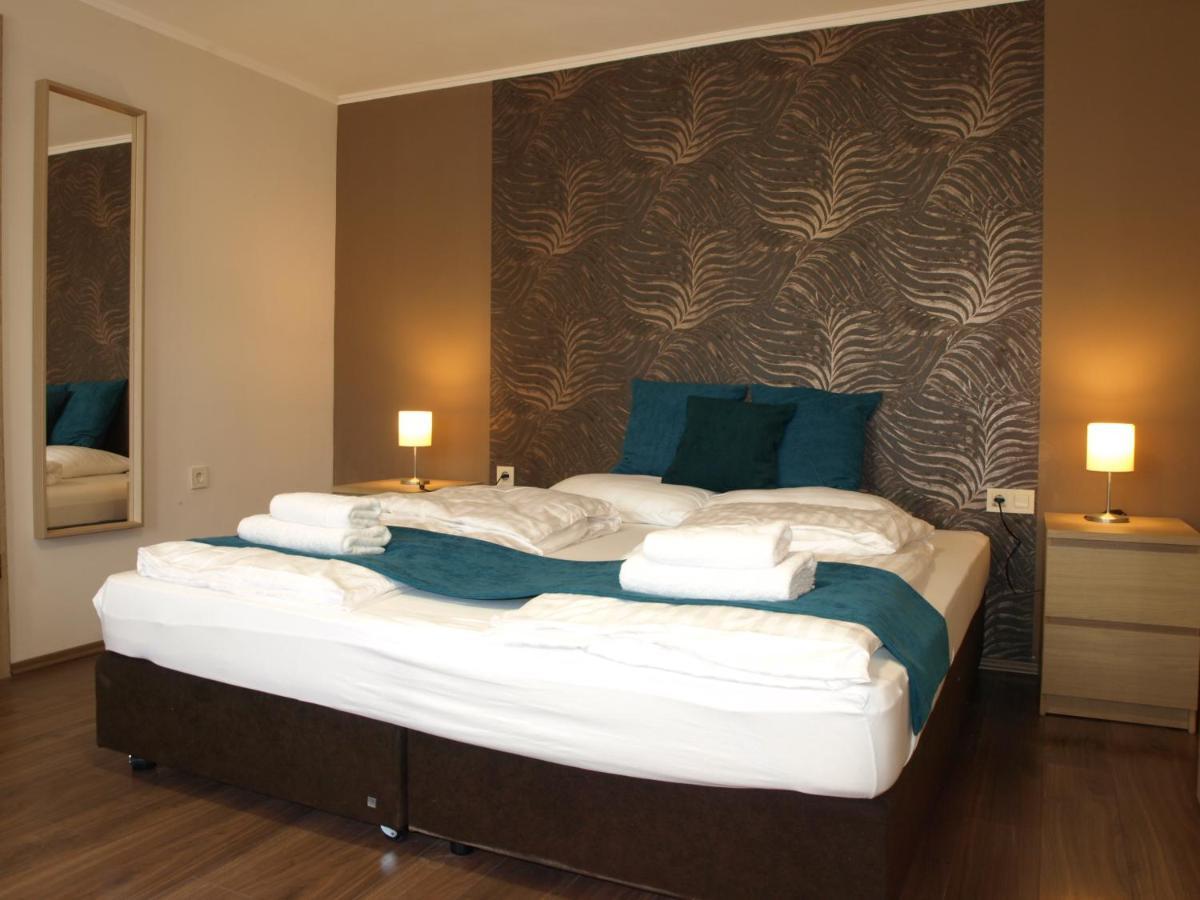 Garden Club Panzio Bed & Breakfast Balatonmáriafürdő Eksteriør bilde