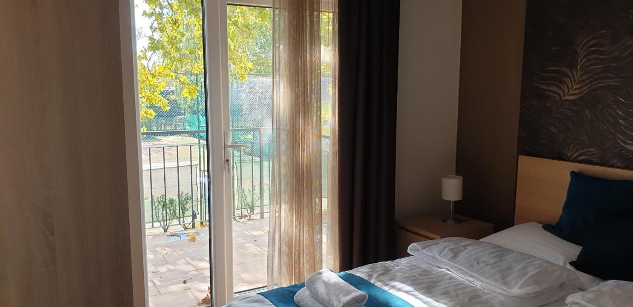 Garden Club Panzio Bed & Breakfast Balatonmáriafürdő Eksteriør bilde