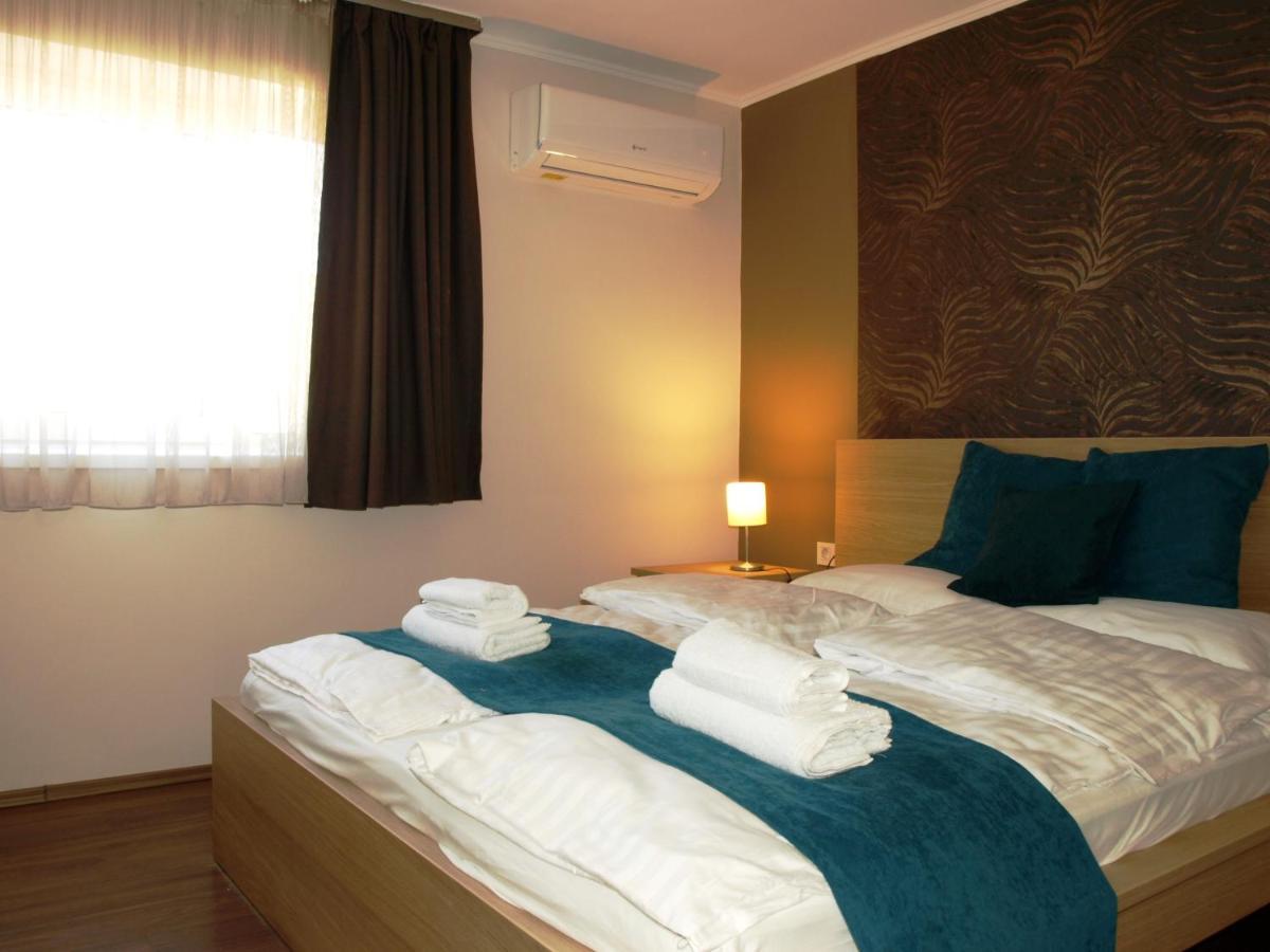 Garden Club Panzio Bed & Breakfast Balatonmáriafürdő Eksteriør bilde