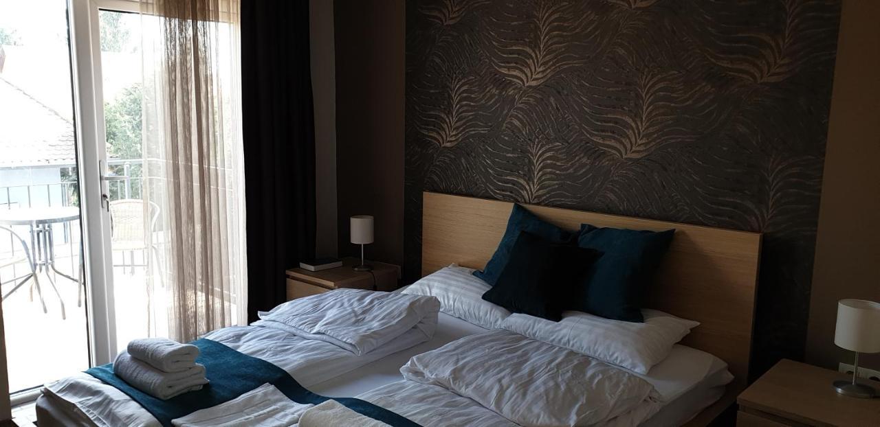 Garden Club Panzio Bed & Breakfast Balatonmáriafürdő Eksteriør bilde