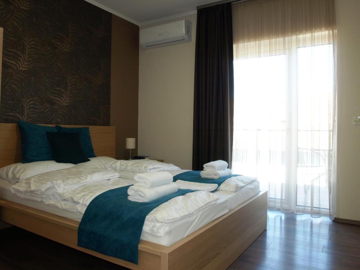 Garden Club Panzio Bed & Breakfast Balatonmáriafürdő Eksteriør bilde