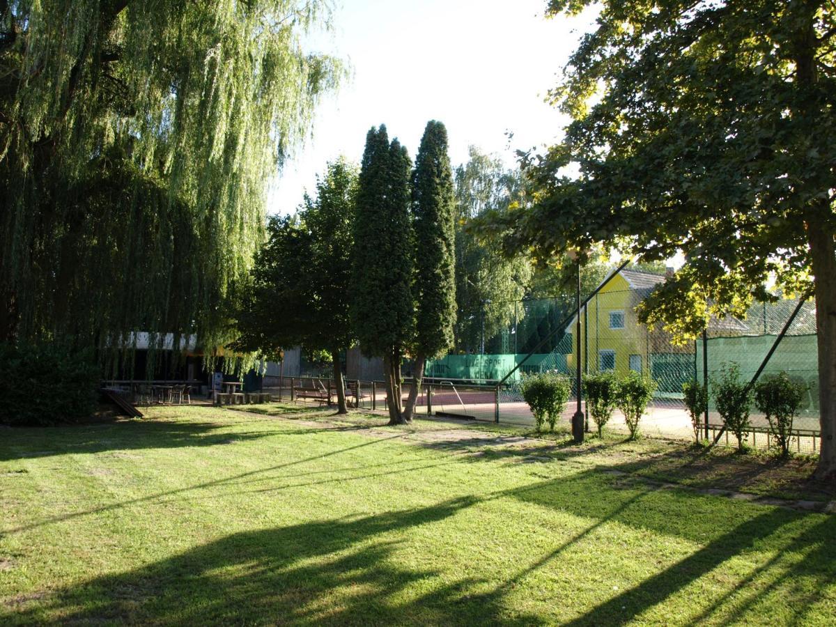 Garden Club Panzio Bed & Breakfast Balatonmáriafürdő Eksteriør bilde