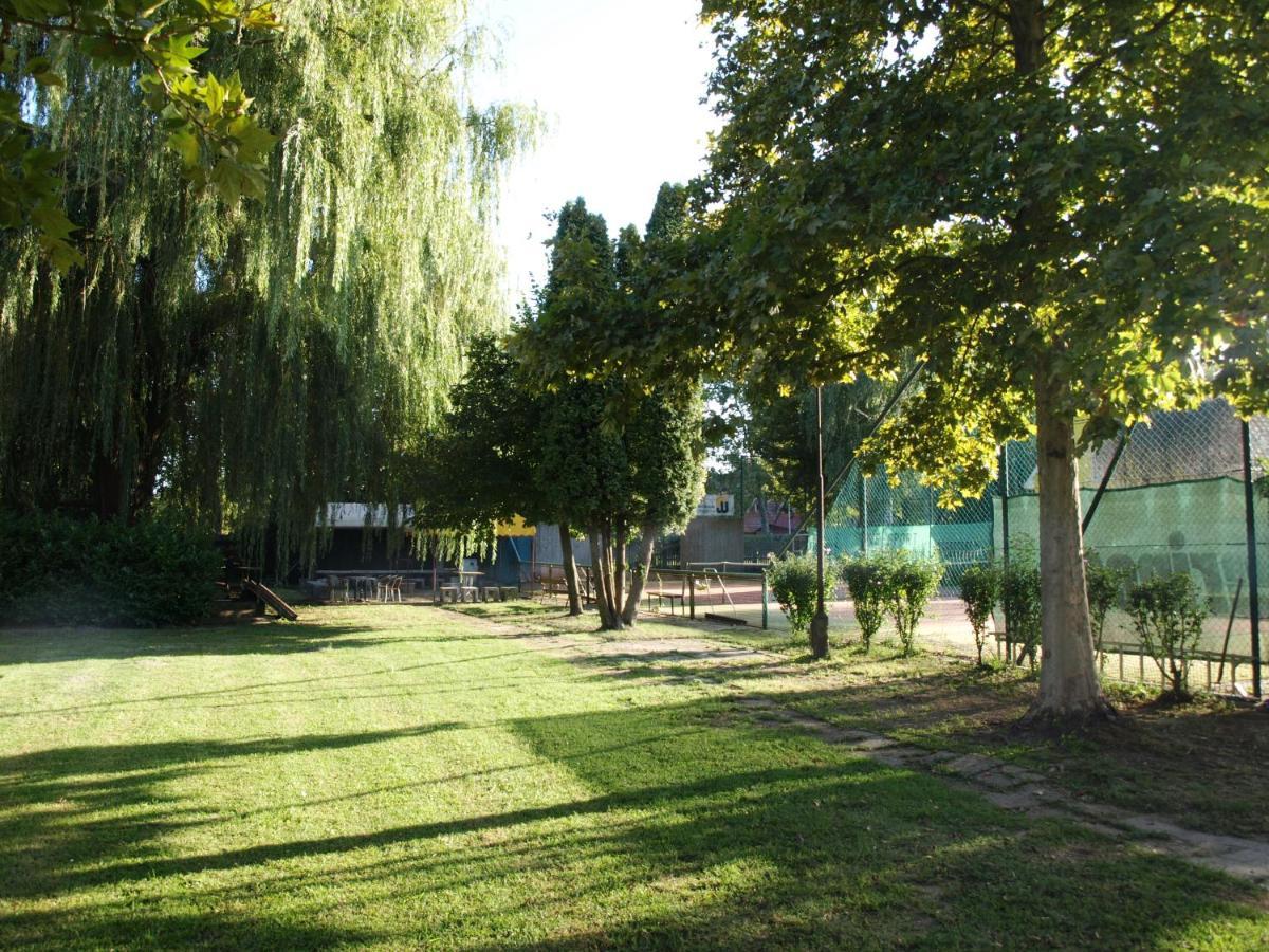 Garden Club Panzio Bed & Breakfast Balatonmáriafürdő Eksteriør bilde