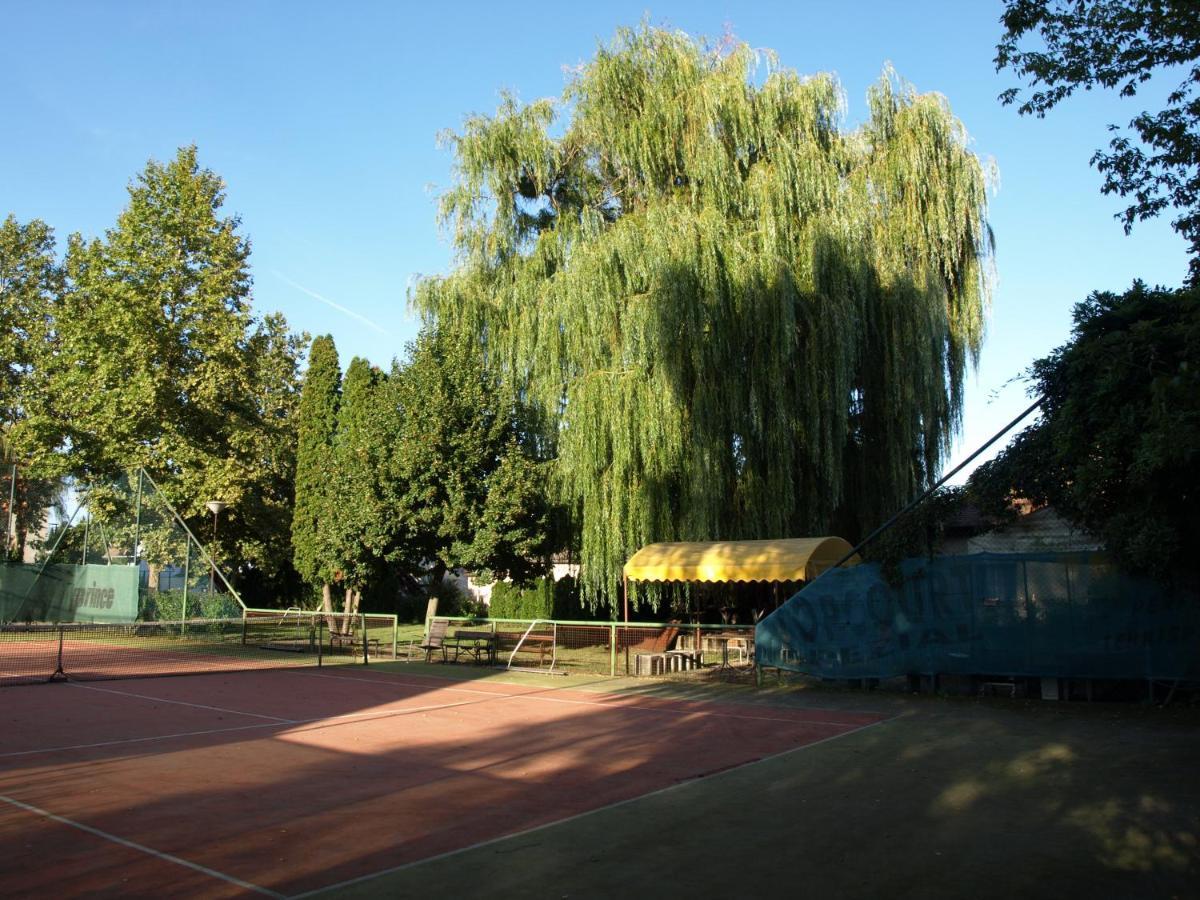 Garden Club Panzio Bed & Breakfast Balatonmáriafürdő Eksteriør bilde