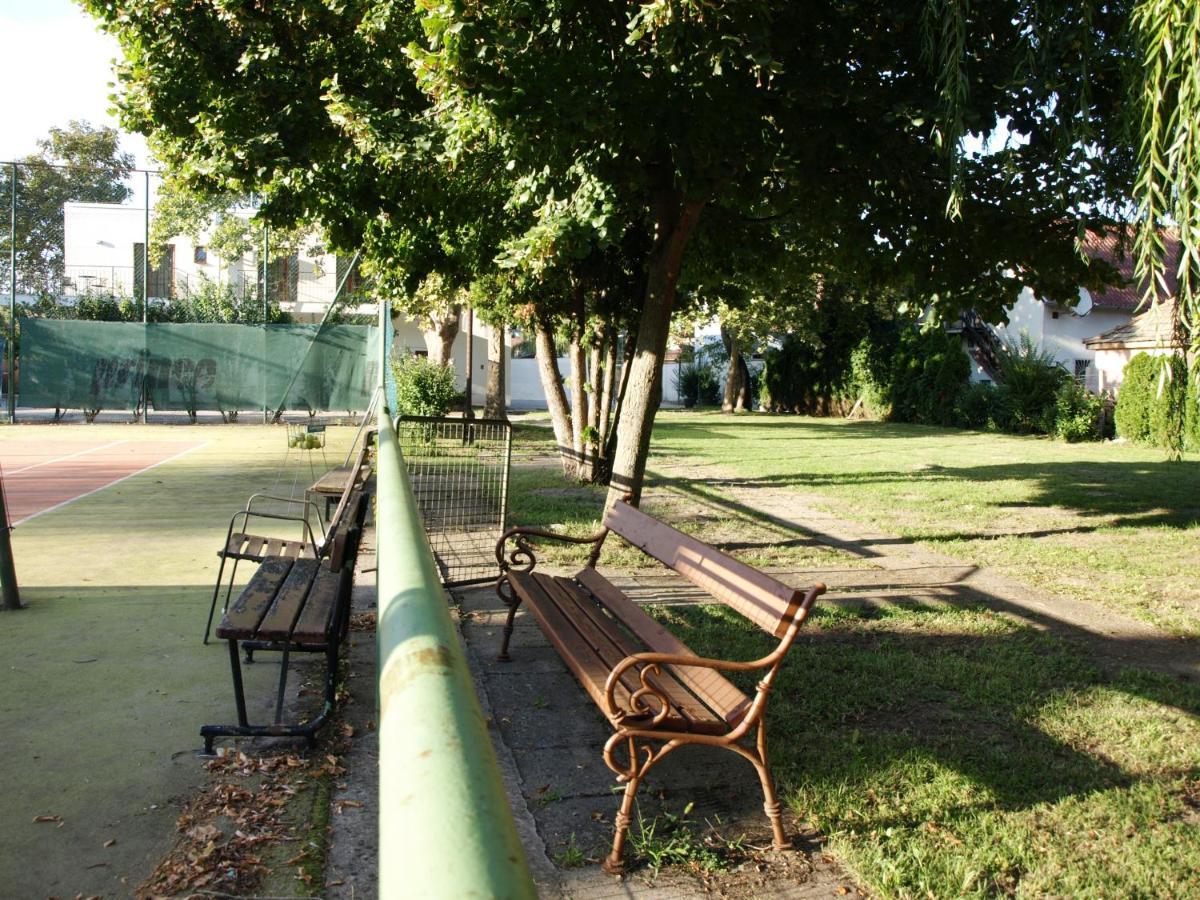 Garden Club Panzio Bed & Breakfast Balatonmáriafürdő Eksteriør bilde