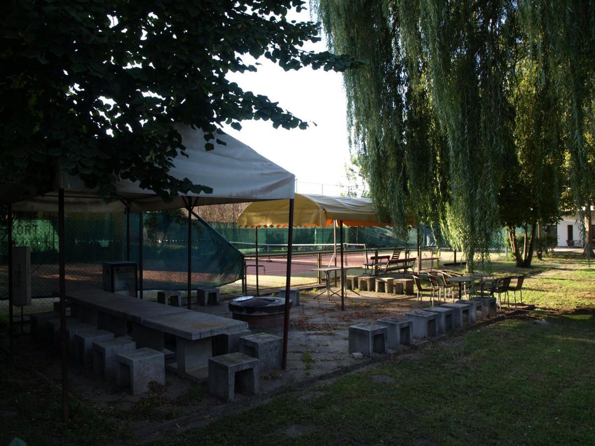 Garden Club Panzio Bed & Breakfast Balatonmáriafürdő Eksteriør bilde