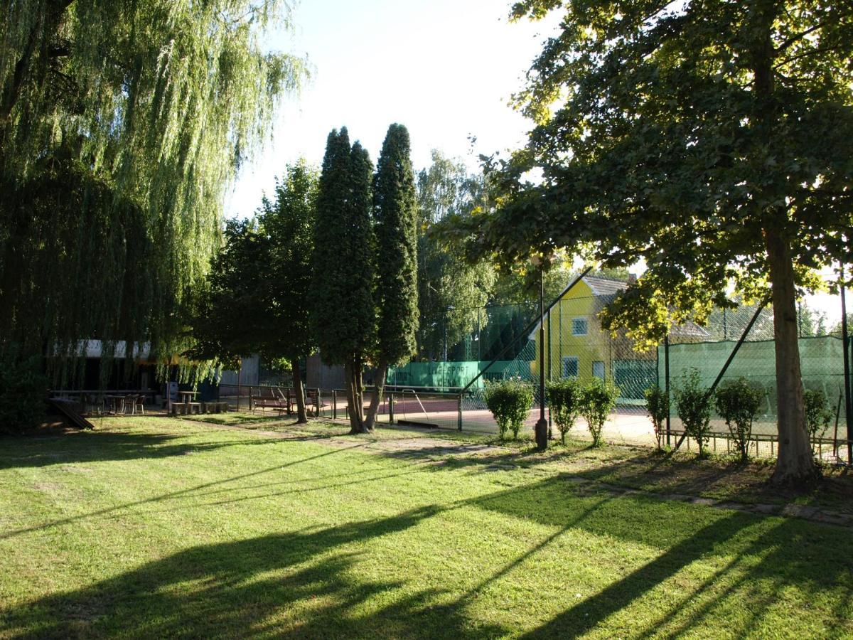 Garden Club Panzio Bed & Breakfast Balatonmáriafürdő Eksteriør bilde