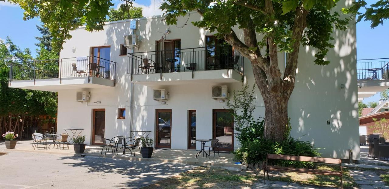 Garden Club Panzio Bed & Breakfast Balatonmáriafürdő Eksteriør bilde