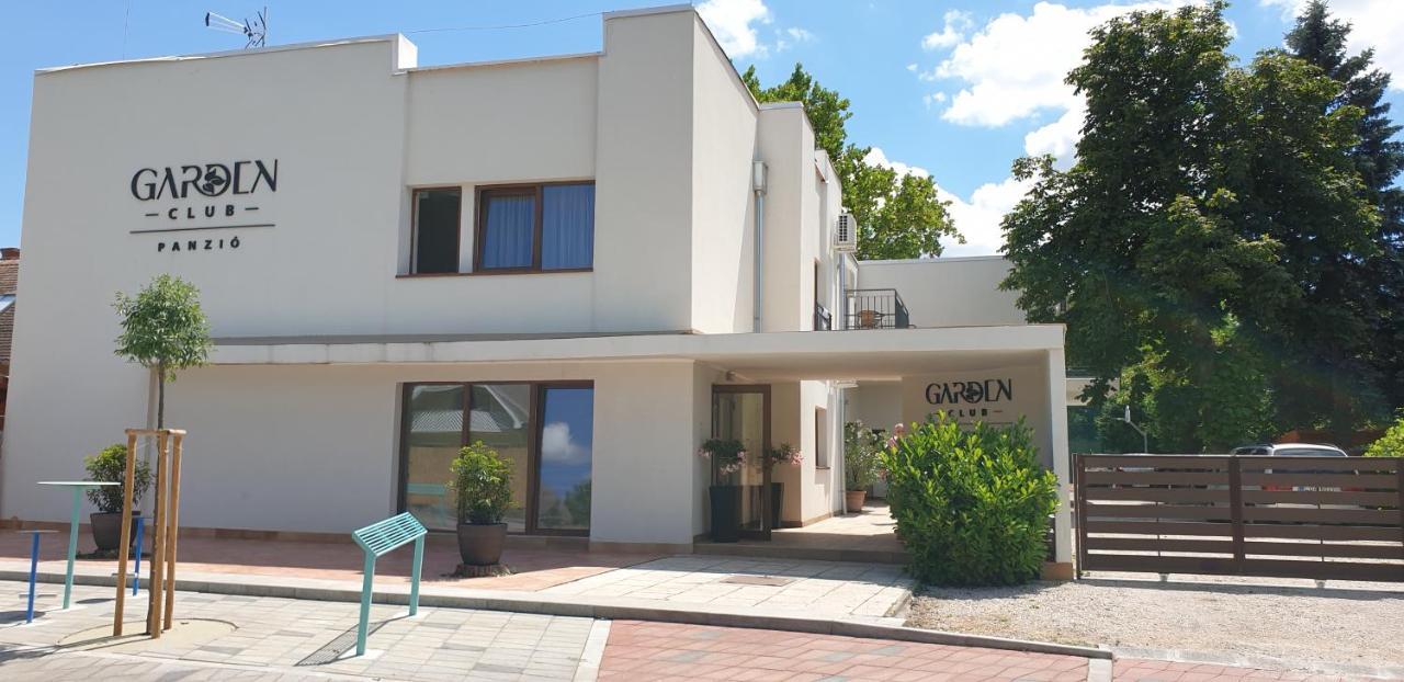 Garden Club Panzio Bed & Breakfast Balatonmáriafürdő Eksteriør bilde