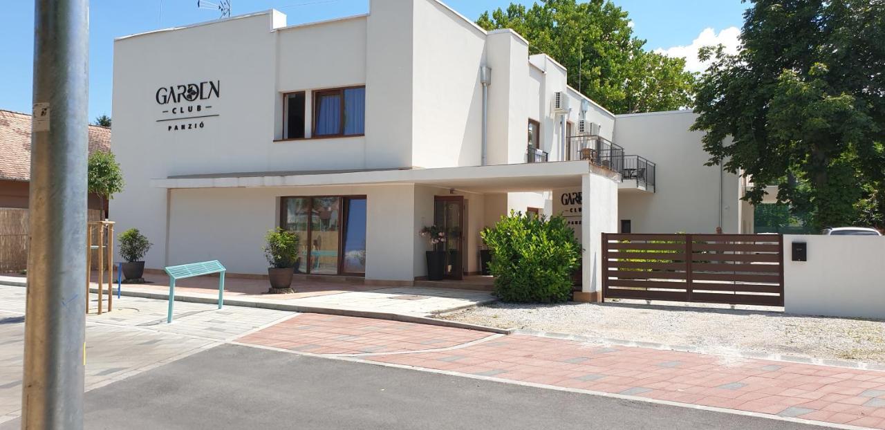 Garden Club Panzio Bed & Breakfast Balatonmáriafürdő Eksteriør bilde