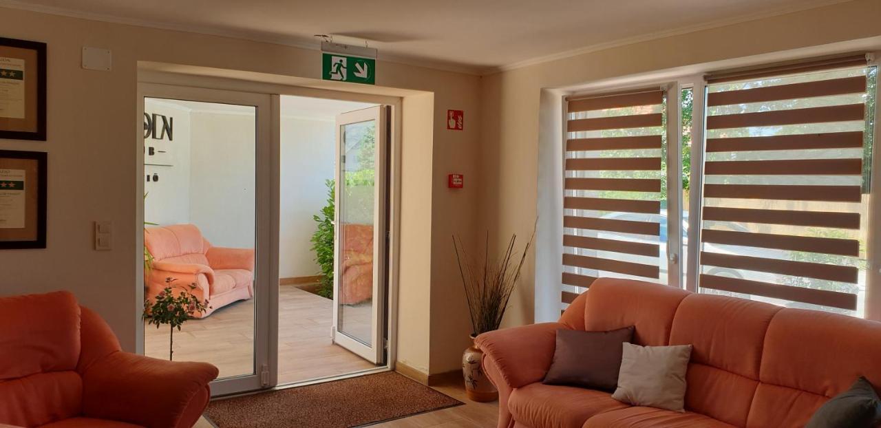 Garden Club Panzio Bed & Breakfast Balatonmáriafürdő Eksteriør bilde